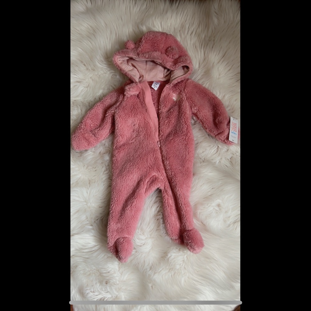 Brand new Carter’s pink snowsuit size 6 months